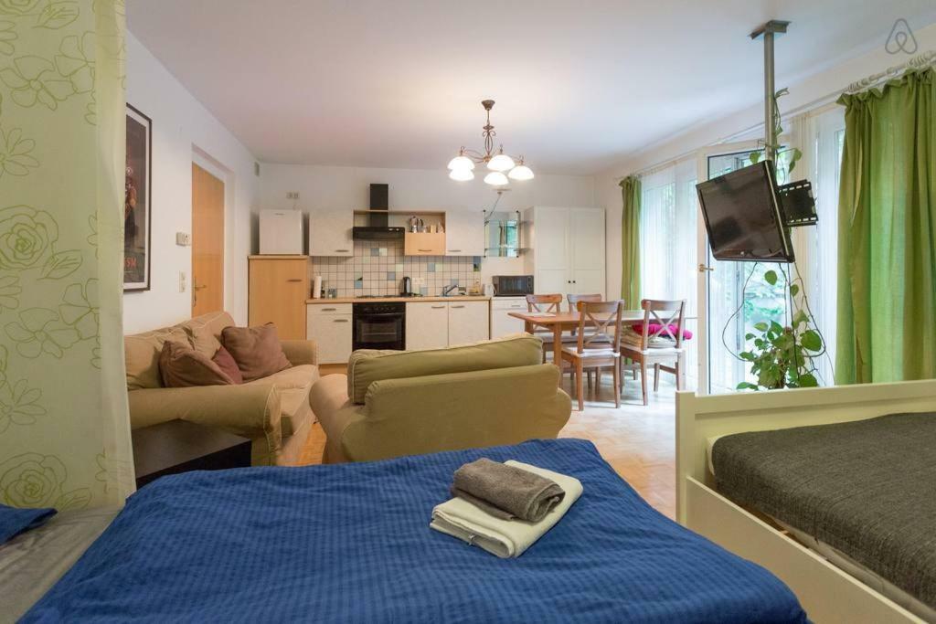 Relaxing Terrace Apartment In Lively Area Вена Экстерьер фото