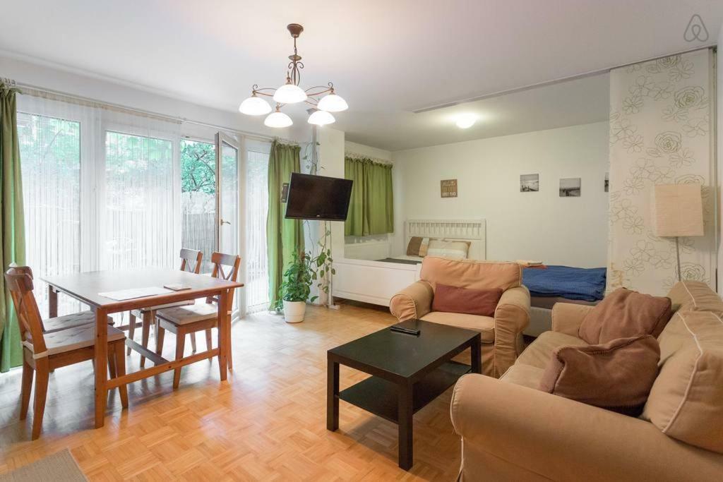 Relaxing Terrace Apartment In Lively Area Вена Экстерьер фото