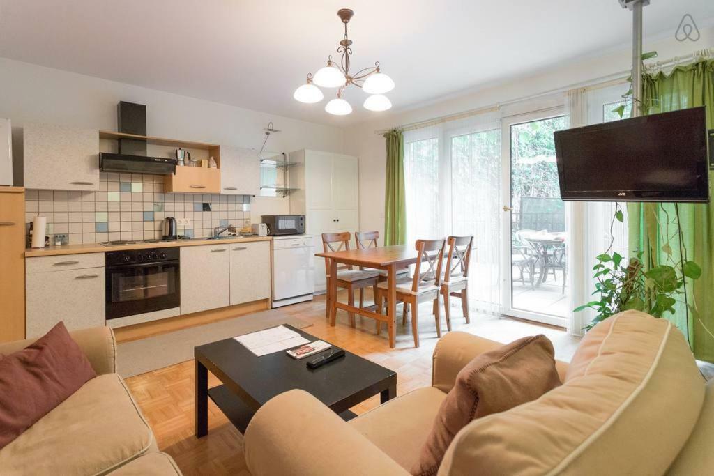 Relaxing Terrace Apartment In Lively Area Вена Экстерьер фото