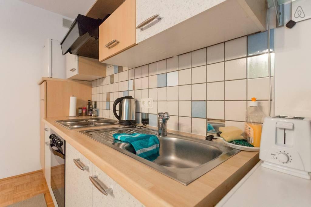 Relaxing Terrace Apartment In Lively Area Вена Экстерьер фото