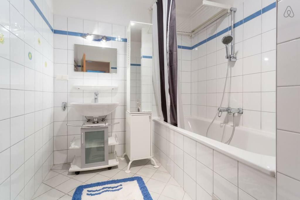 Relaxing Terrace Apartment In Lively Area Вена Экстерьер фото
